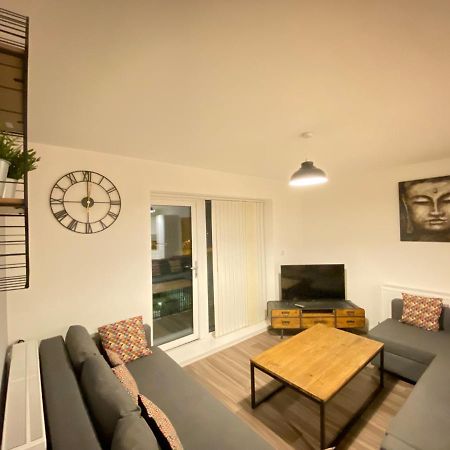 3 Bedrooms Double Or Single Beds, 2 Parking Spaces! Wifi & Smart Tv'S, Balcony Portsmouth Exterior foto