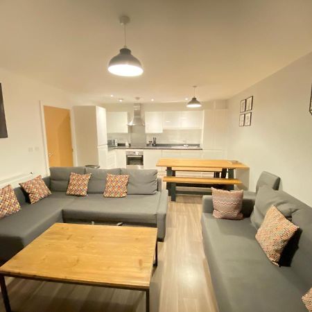 3 Bedrooms Double Or Single Beds, 2 Parking Spaces! Wifi & Smart Tv'S, Balcony Portsmouth Exterior foto