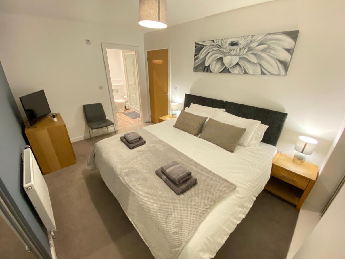 3 Bedrooms Double Or Single Beds, 2 Parking Spaces! Wifi & Smart Tv'S, Balcony Portsmouth Exterior foto