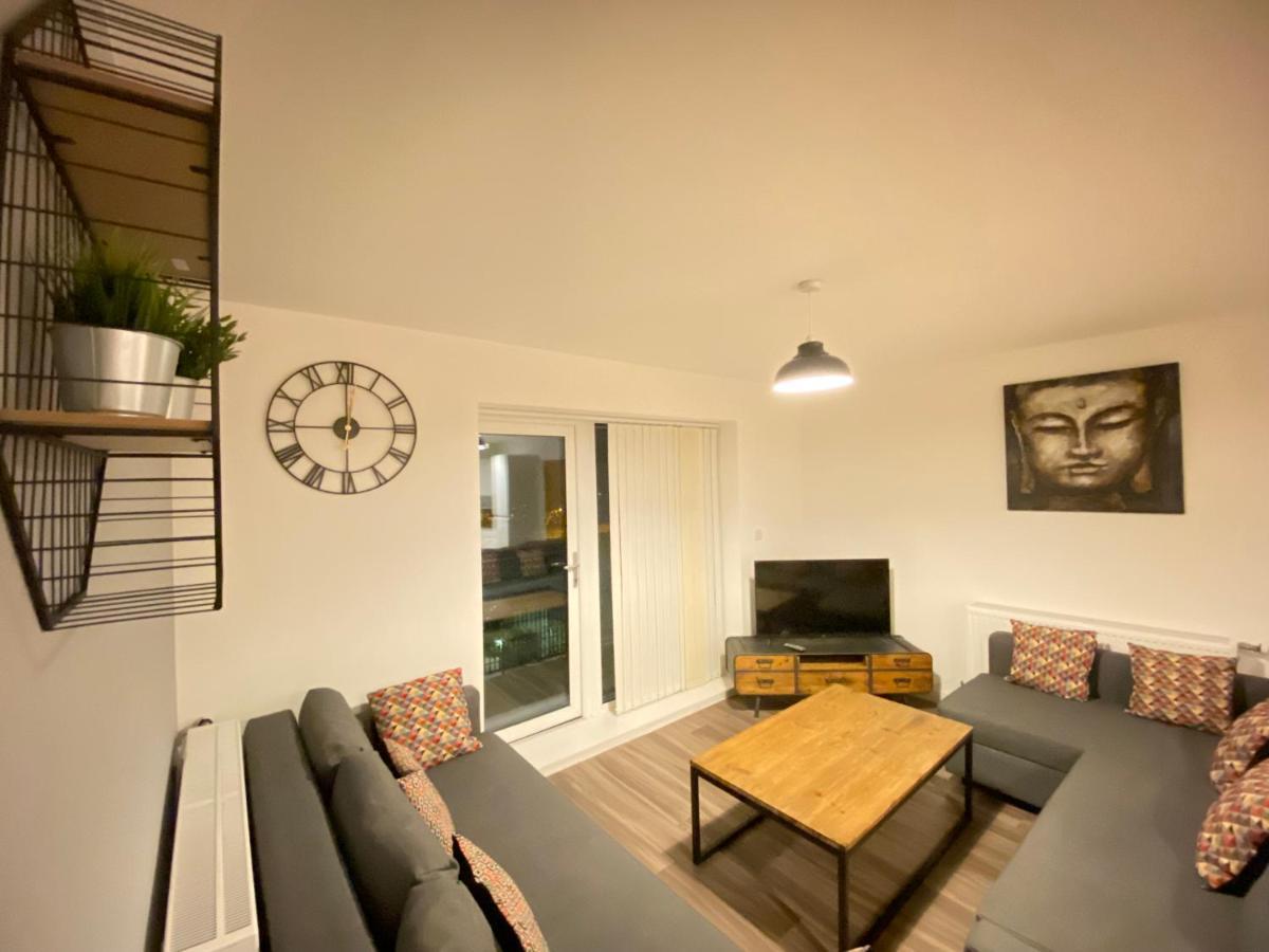 3 Bedrooms Double Or Single Beds, 2 Parking Spaces! Wifi & Smart Tv'S, Balcony Portsmouth Exterior foto