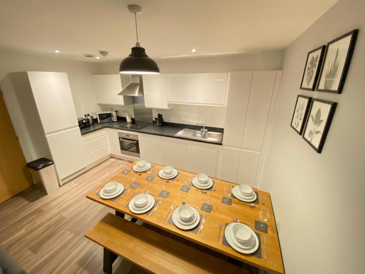 3 Bedrooms Double Or Single Beds, 2 Parking Spaces! Wifi & Smart Tv'S, Balcony Portsmouth Exterior foto