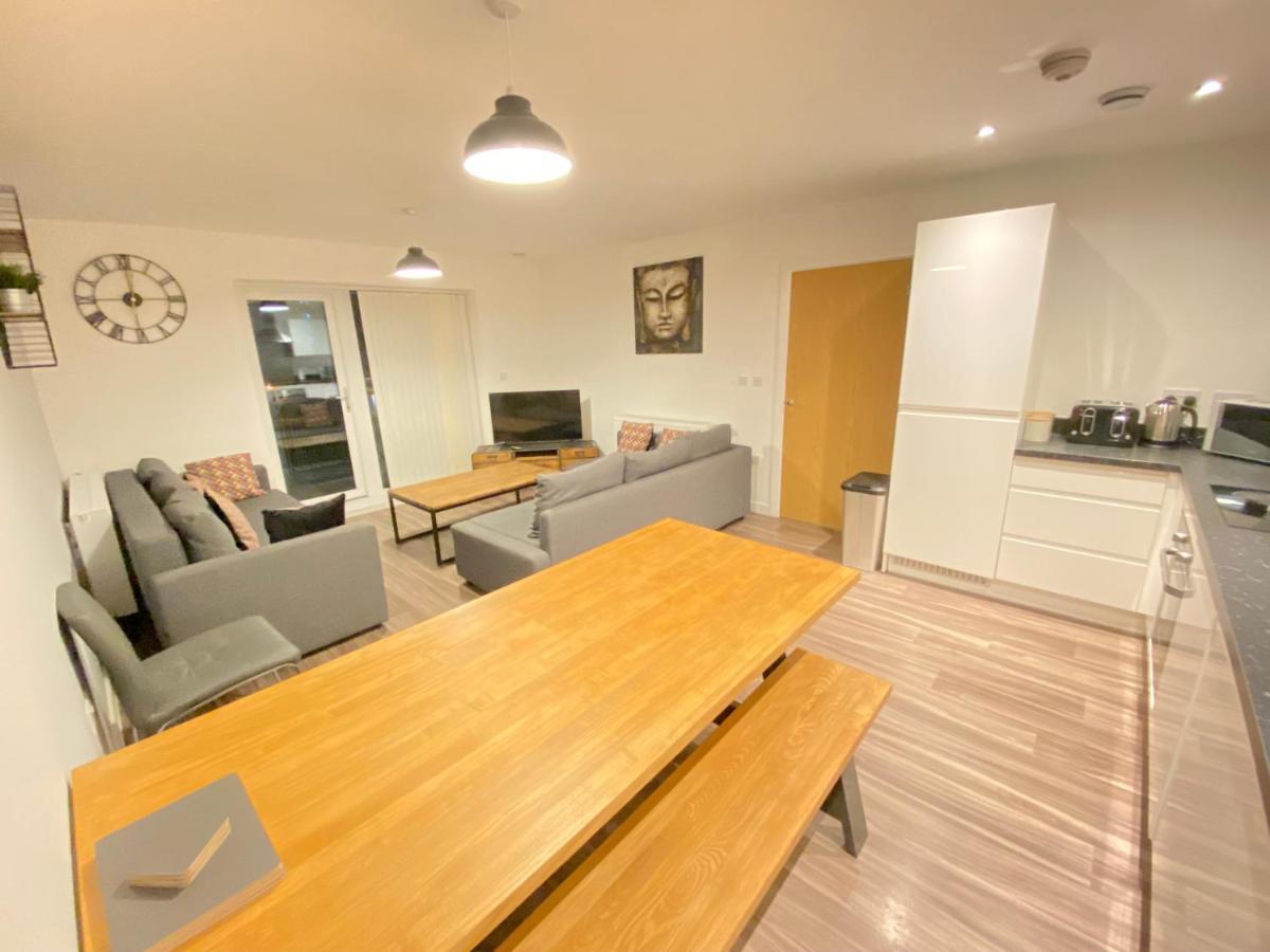 3 Bedrooms Double Or Single Beds, 2 Parking Spaces! Wifi & Smart Tv'S, Balcony Portsmouth Exterior foto