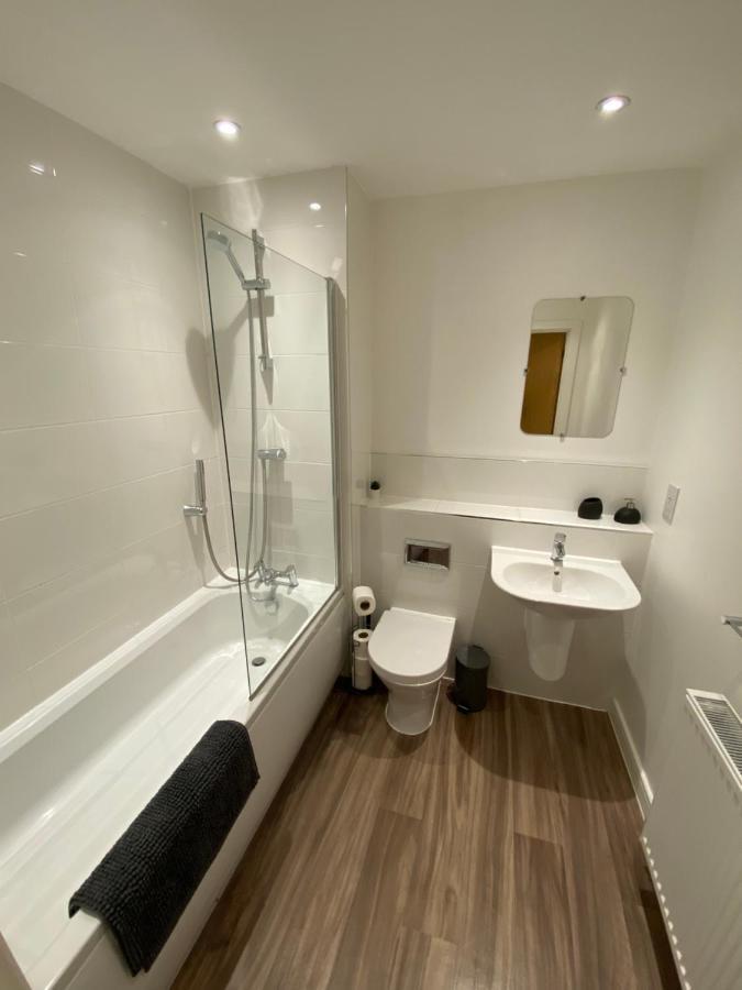 3 Bedrooms Double Or Single Beds, 2 Parking Spaces! Wifi & Smart Tv'S, Balcony Portsmouth Exterior foto